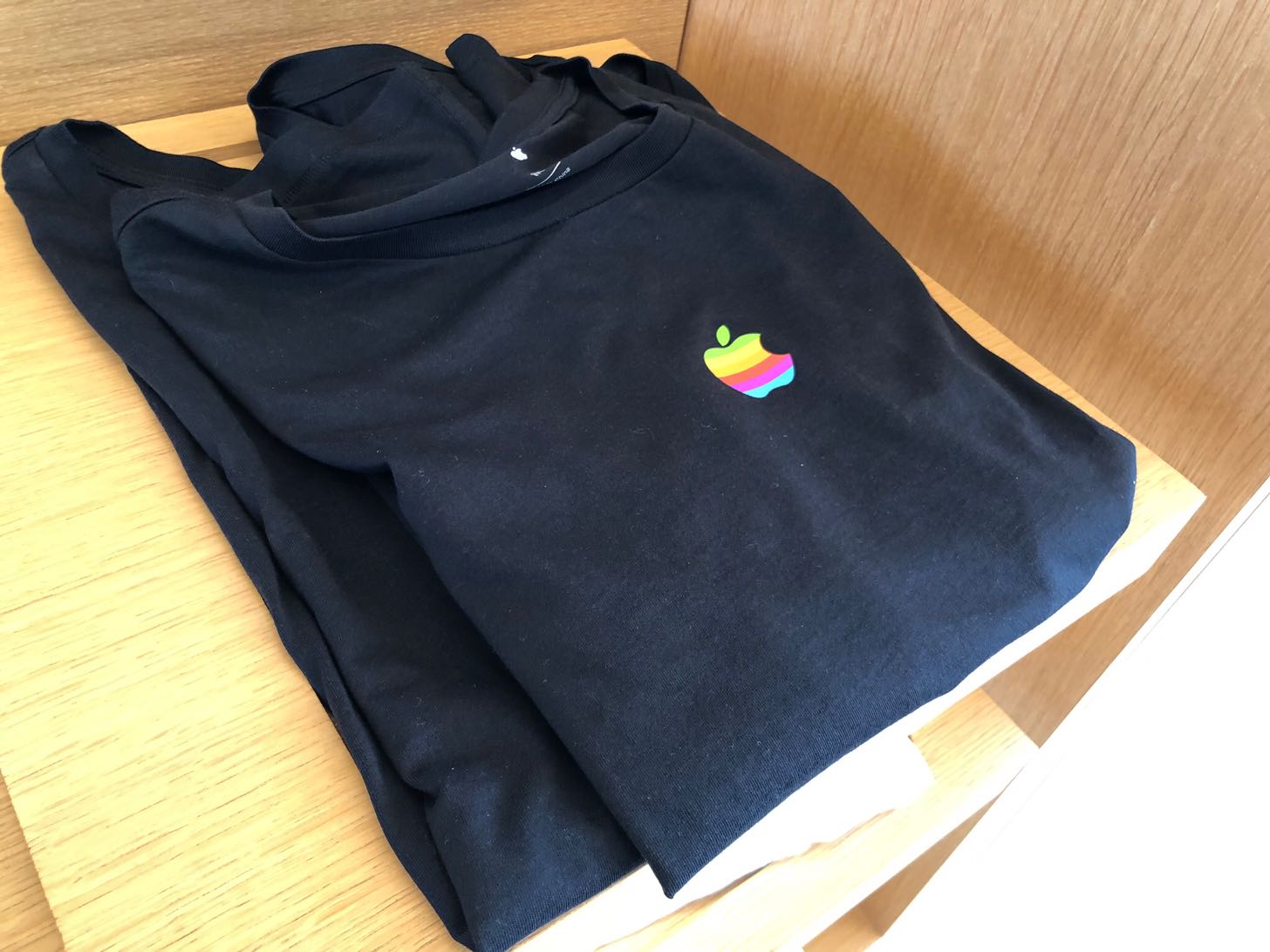Appleの旧ロゴTシャツ買っちゃった