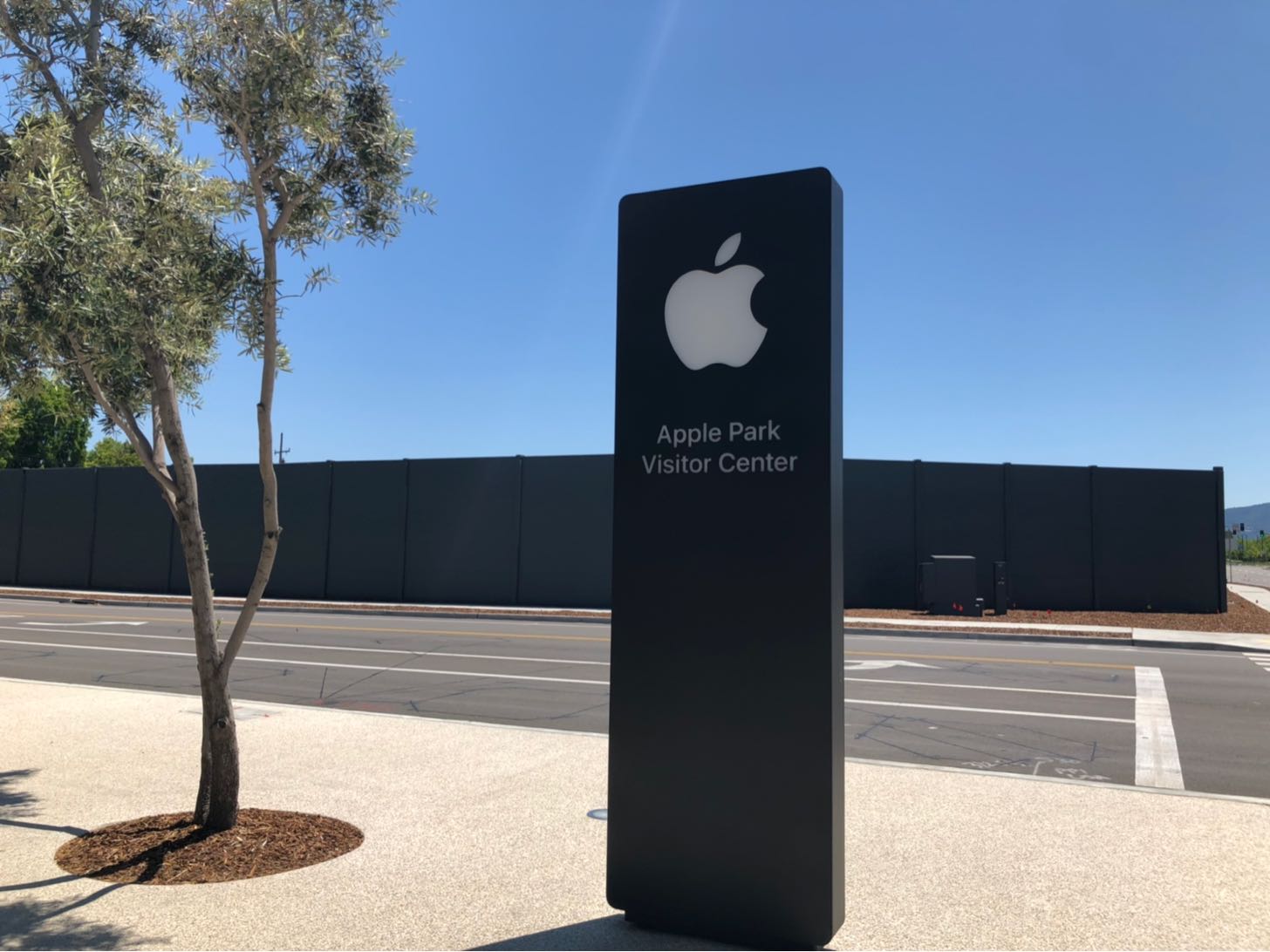 Apple Park ビジターセンター