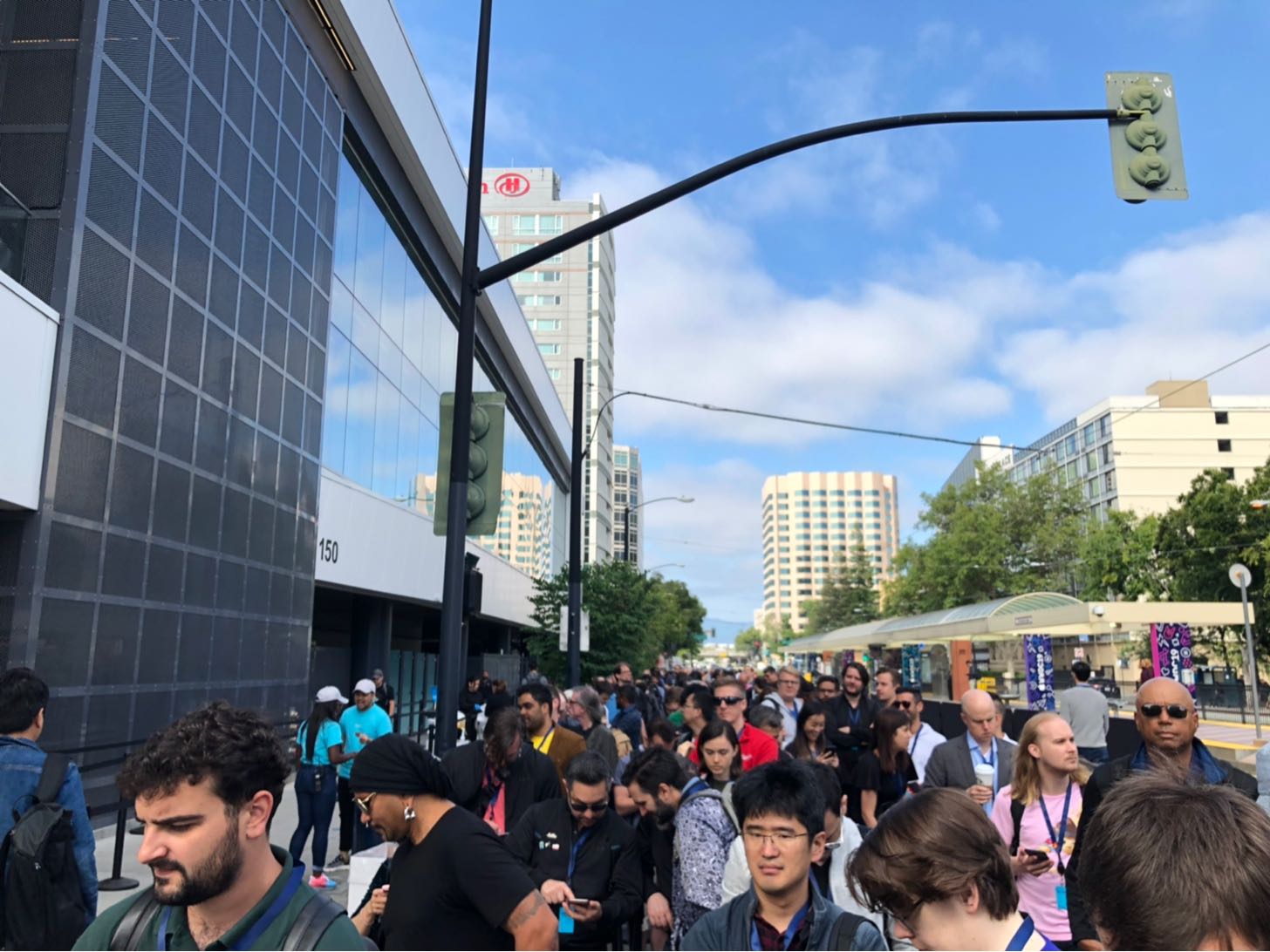 WWDC2019会場の行列。