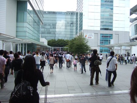 さいたまスーパーアリーナに向けて歩く。