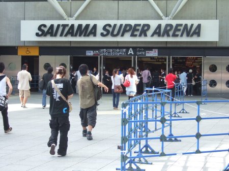 アリーナ席はいったん下へ。