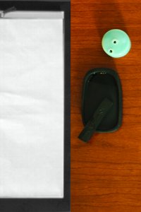 墨が無くなったら、紙の周りの黒い縁をタッチして墨汁の画像をこすることで墨がつく。