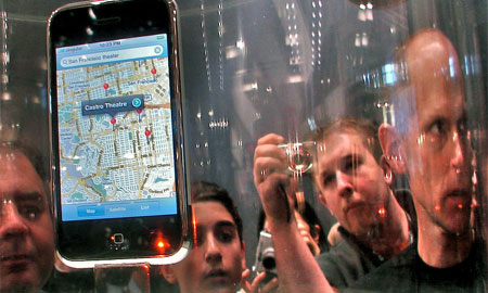 iPhone 3Gの製造コストは2万未満ですむそうです。