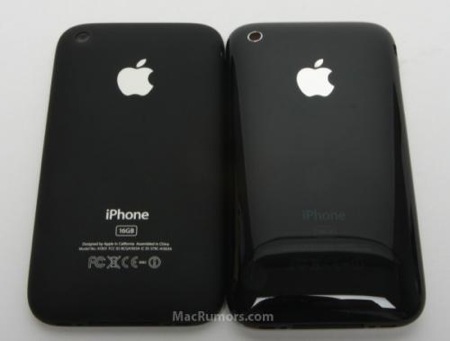 新型iPhoneとiPhone 3Gの裏側比較写真なのか!?