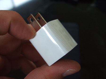 iPhone 3GのACアダプタ。