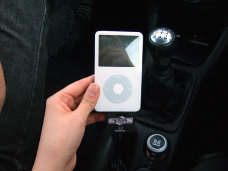 iPodと接続させる。