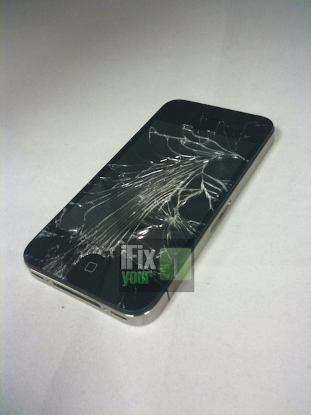 iPhone 4 Retina display 落としたらやっぱり割れちゃう。