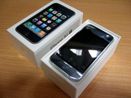 iPhone 3GS開封の儀を執り行います