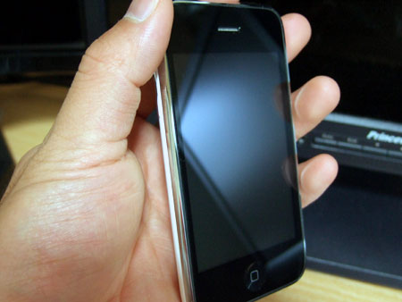 iPhone 3GSの液晶は指紋しらず！