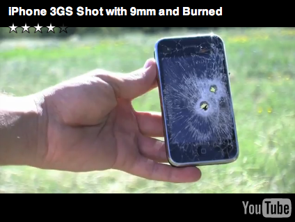 iPhone 3GSに弾痕二つ。