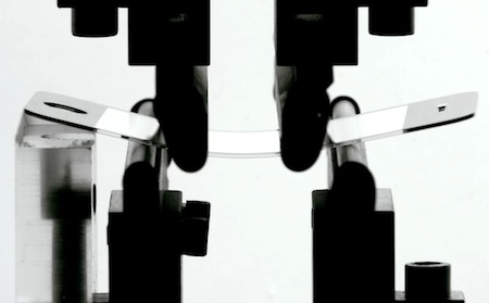iphone-4-retina-display-curve