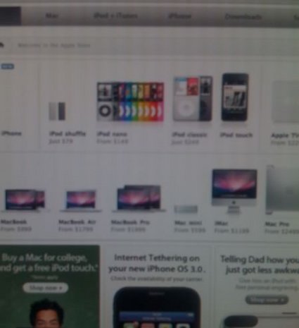 iPhone 3.0のバナーがApple Store！