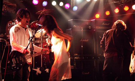 ライブ会場が大きくなると「おかげさまで今回は武道館でできることになりました!」というのは音楽業界の洗脳なのでは?と