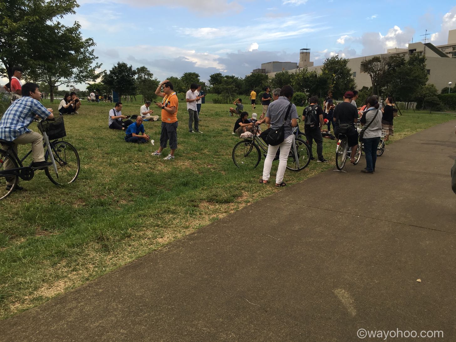 大森ふるさとの浜辺公園でカモネギを捕まえるポケモントレーナーのみなさん