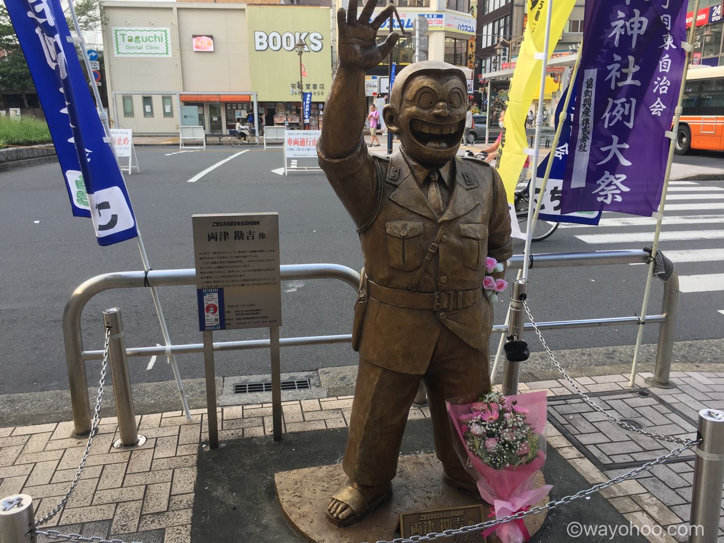 JR亀有駅北口の両さん像