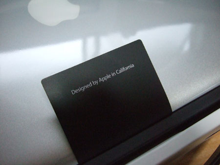 きっちり、Designed by Apple in Californiaの文字が！