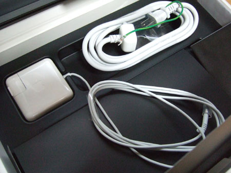 なぜ電源コードが2つあるのかな・・・？？？